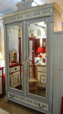 relooking armoire,,armoire décorées sur commande, armoires recyclées, armoires relookées ,decor sur meuble, peinture décorative mobilier