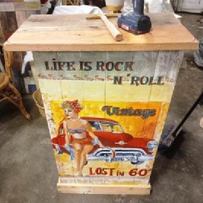 comptoir palettes pin up,&eacute;co design meubles, meubles peints  100% recycl&eacute;s , upcycling meubles et objets ,meubles relook&eacute;s, upcycling, tapisserie d'ameublement, d&eacute;cors peints, relooking de meubles , mobiliers seconde main ,upcycling  , &eacute;conomie circulaire, tapisserie d&rsquo;ameublement, r&eacute;paration de meubles, r&eacute;novation de meubles, architecture d&rsquo;int&eacute;rieure &eacute;co responsable, artisans d&rsquo;art  