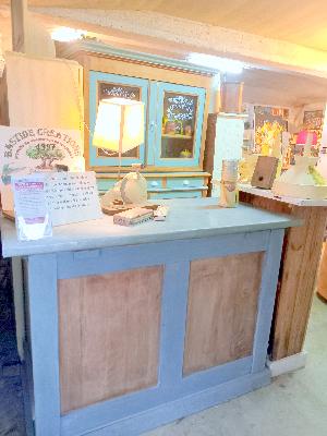 &eacute;co design,meubles relook&eacute;s,upcycling,tapisserie d'ameublement,d&eacute;cors peints