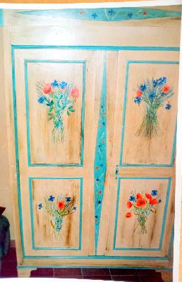 relooking armoire,relooking meubles avant apr&egrave;s,armoires d&eacute;cor&eacute;es sur commande, armoires recycl&eacute;es, armoires relook&eacute;es, decor sur meuble, peinture d&eacute;corative mobilier, buffets peints, buffets patin&eacute;s, meubles petin&eacute;s,meuble peint, mobilier peint,artisan formateur relooking, r&eacute;novation cuisine gard,relooking cuisine